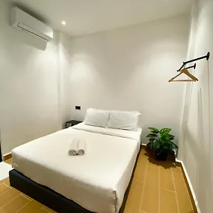 The 6n By Sky Hive Guest house George Town